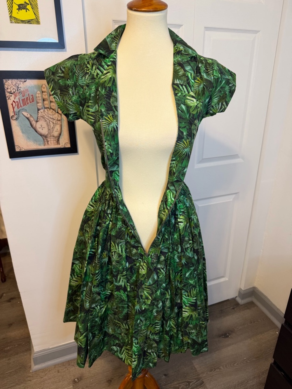 Green Tropical Leaf Bernie Dexter Vintage-Inspired Fit-and-Flare Dress - Picture 7 of 9